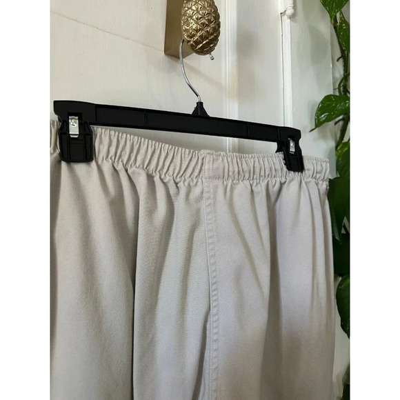 Lands End Women’s size 16 white pants - Picture 7 of 7